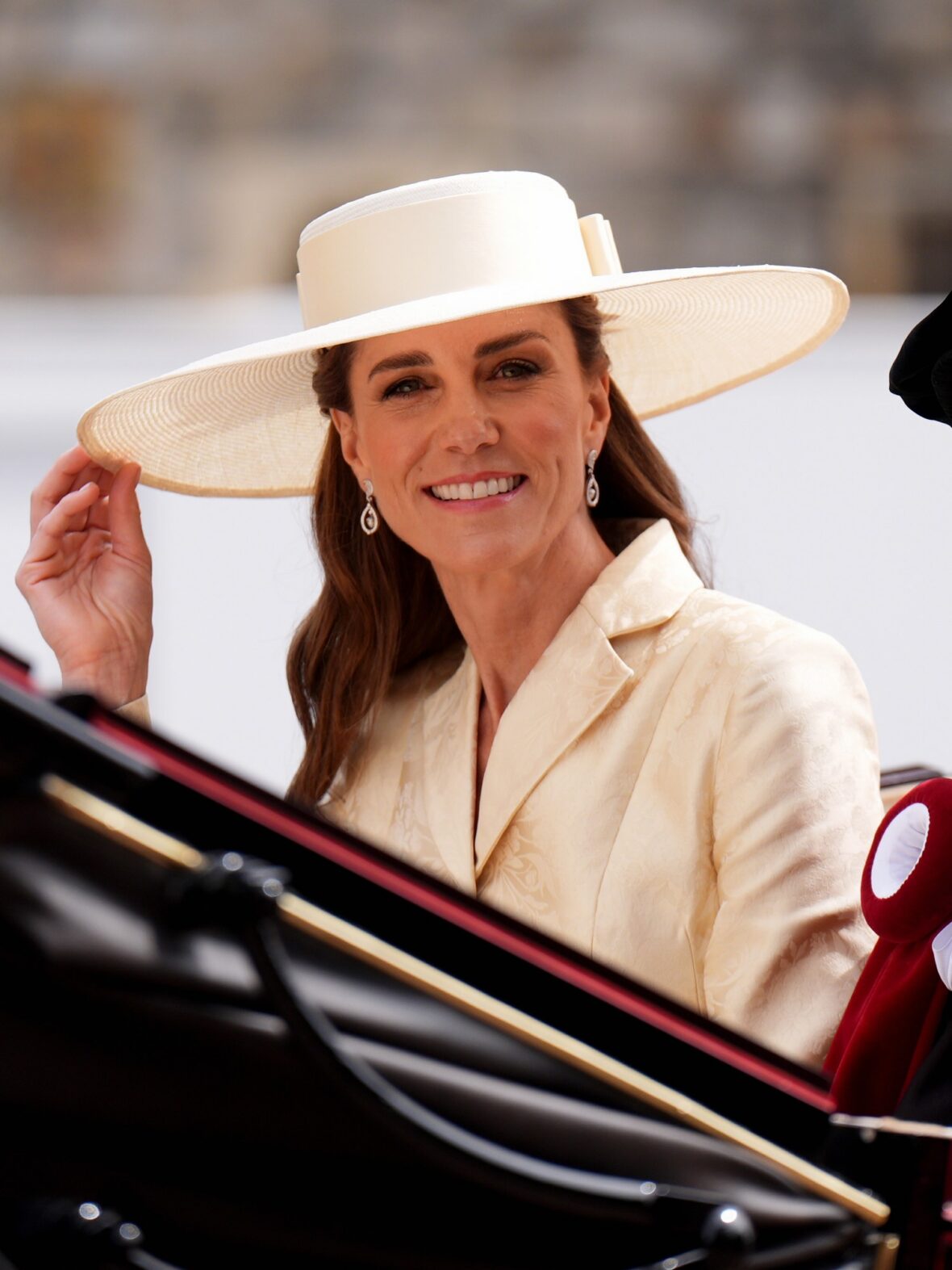Kate Middleton comparece ao serviço da Ordem da Jarreteira 2026 no Castelo de Windsor