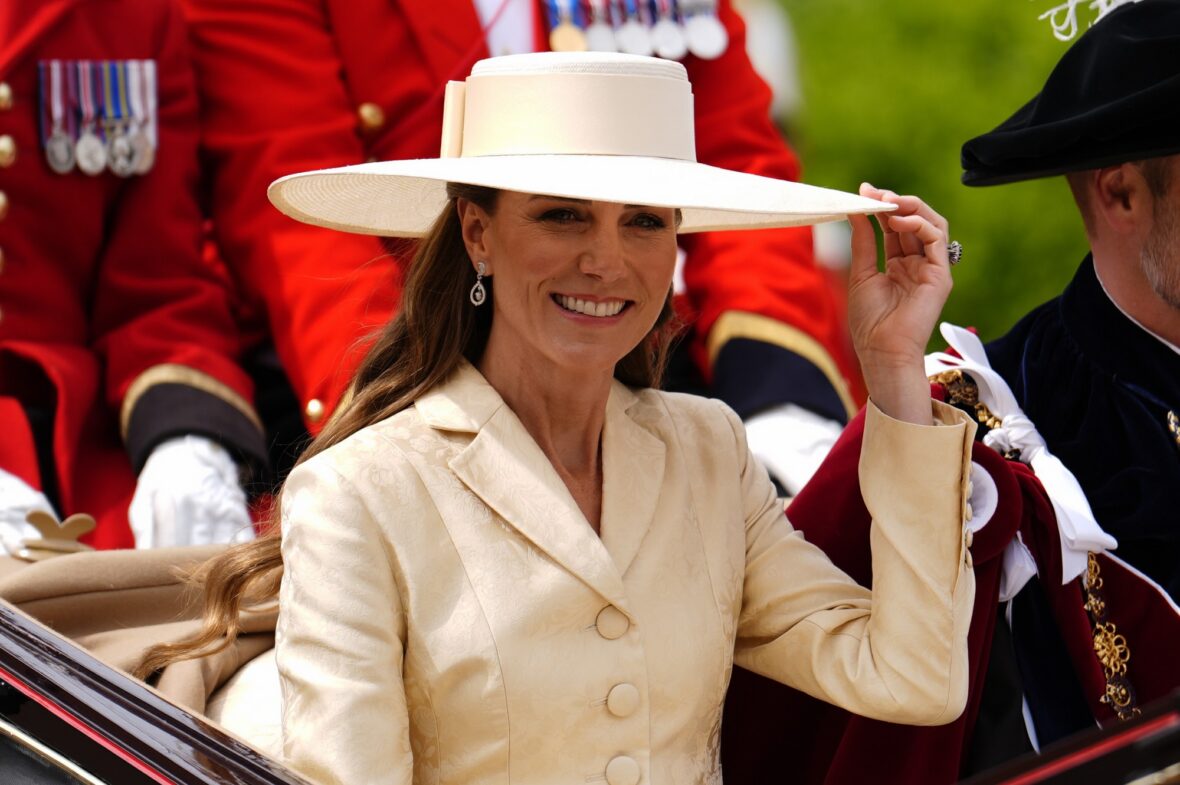 Kate Middleton comparece ao serviço da Ordem da Jarreteira 2026 no Castelo de Windsor