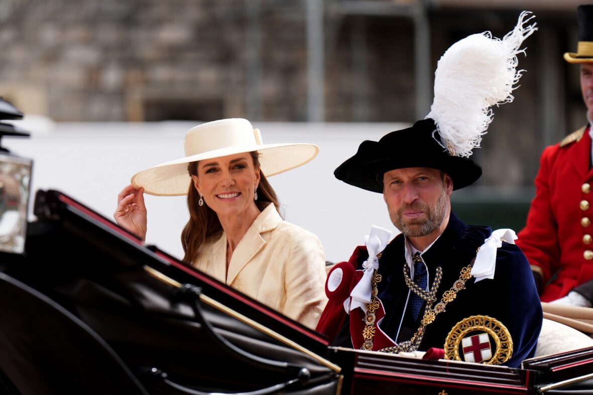 Kate Middleton comparece ao serviço da Ordem da Jarreteira 2026 no Castelo de Windsor