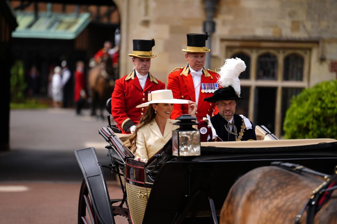 A realeza britânica participa do serviço da Ordem da Jarreteira de 2026 no Castelo de Windsor