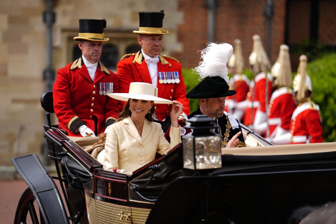 A realeza britânica participa do serviço da Ordem da Jarreteira de 2026 no Castelo de Windsor
