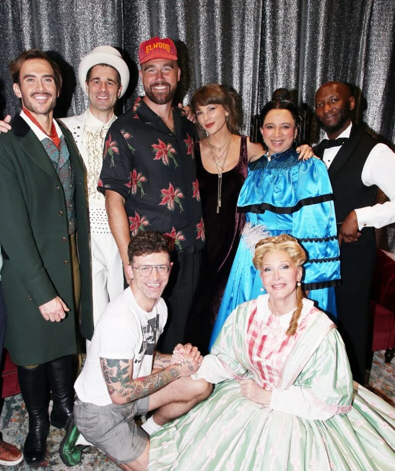 Taylor Swift visita Oh Mary na Broadway