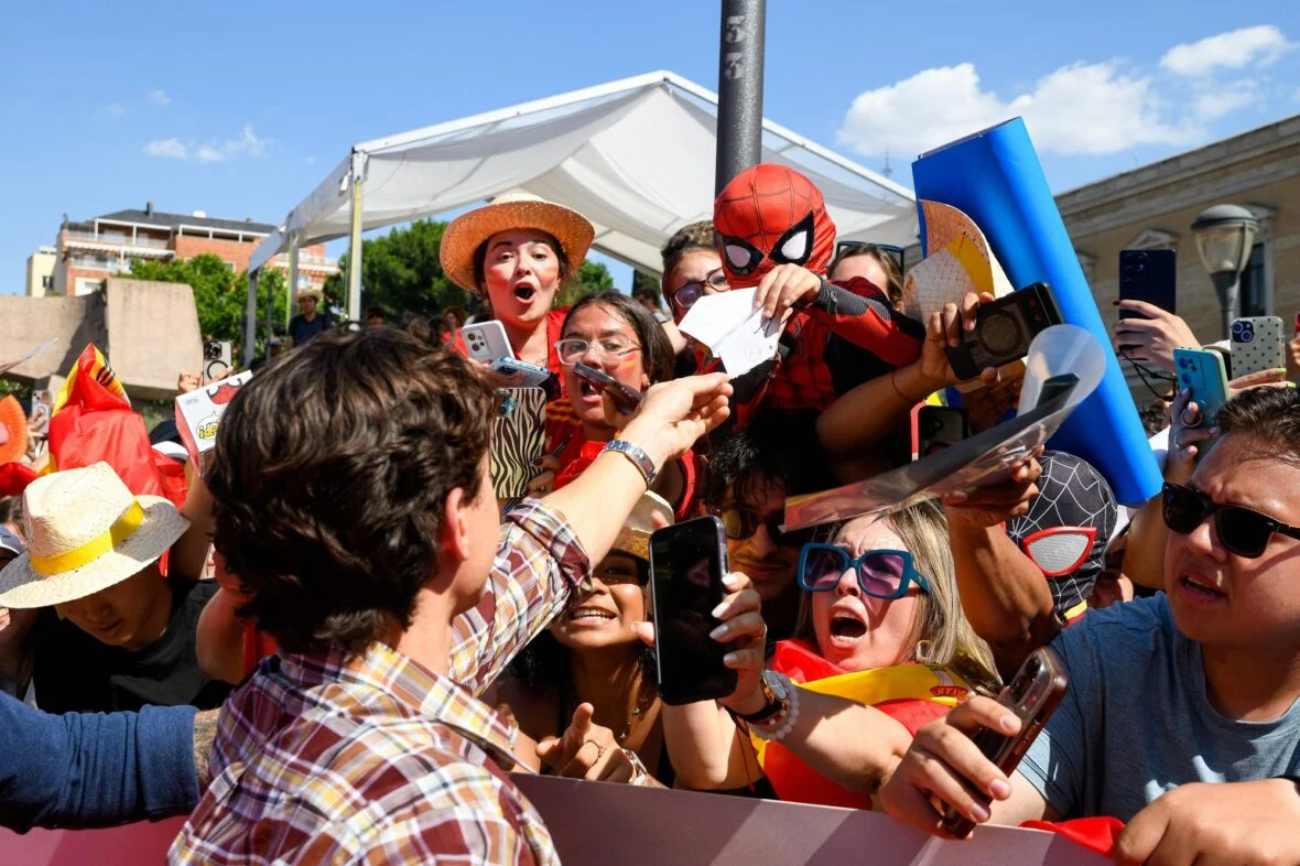 Tom Holland na comemoração do lançamento da Copa do Mundo da Seleção Espanhola de Futebol