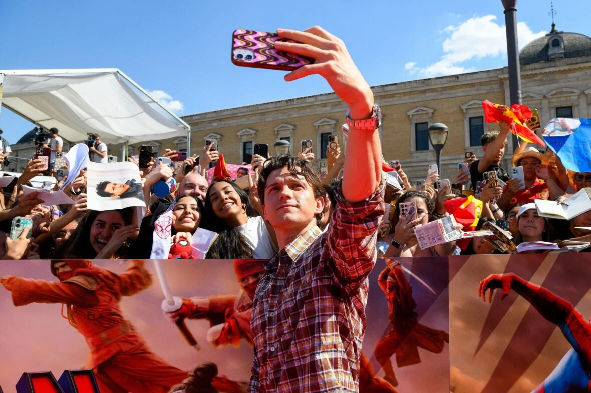 Tom Holland na comemoração do lançamento da Copa do Mundo da Seleção Espanhola de Futebol