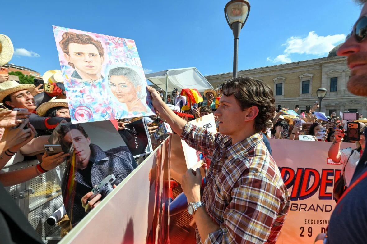 Tom Holland na comemoração do lançamento da Copa do Mundo da Seleção Espanhola de Futebol