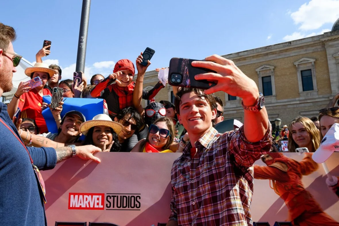 Tom Holland na comemoração do lançamento da Copa do Mundo da Seleção Espanhola de Futebol