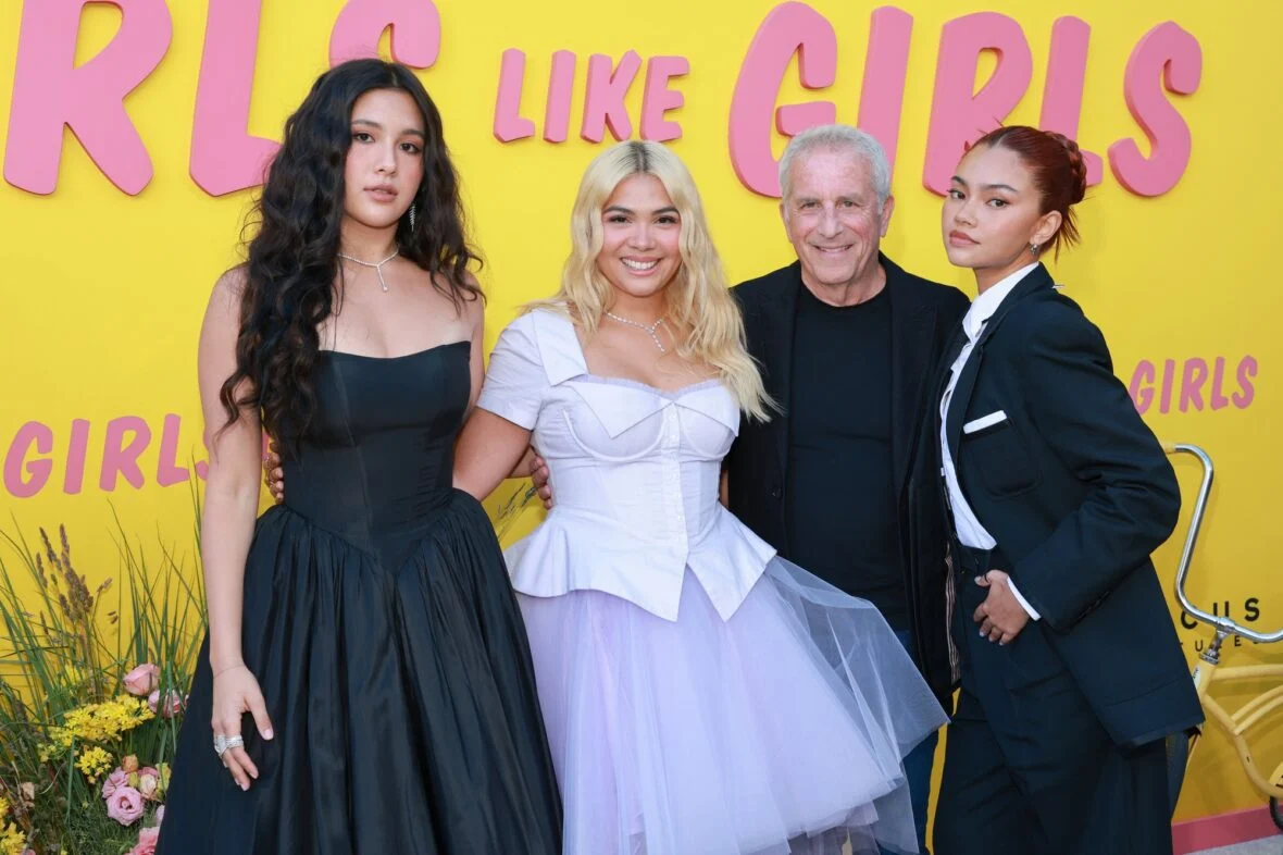Maya da Costa, Hayley Kiyoko, Marc Platt e Myra Molloy na estreia de Girls Like Girls
