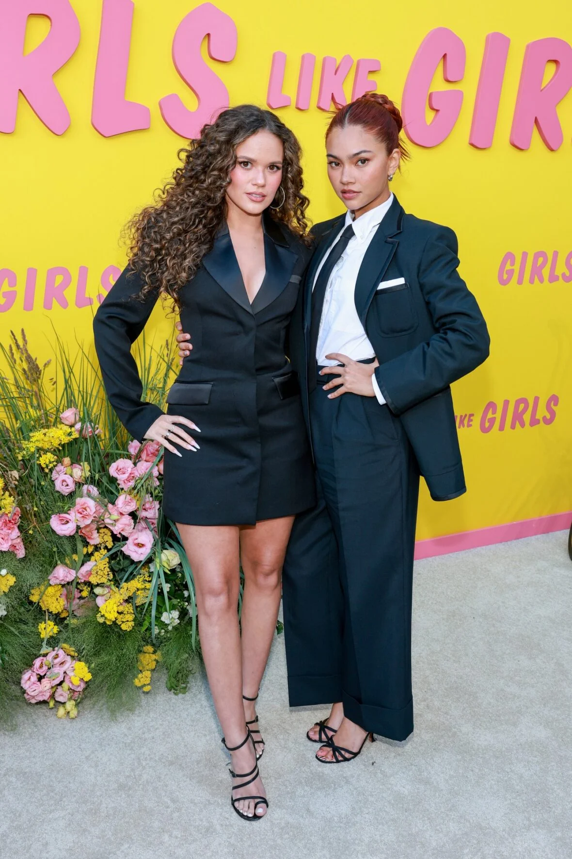 Madison Pettis e Myra Molloy na estreia de Girls Like Girls