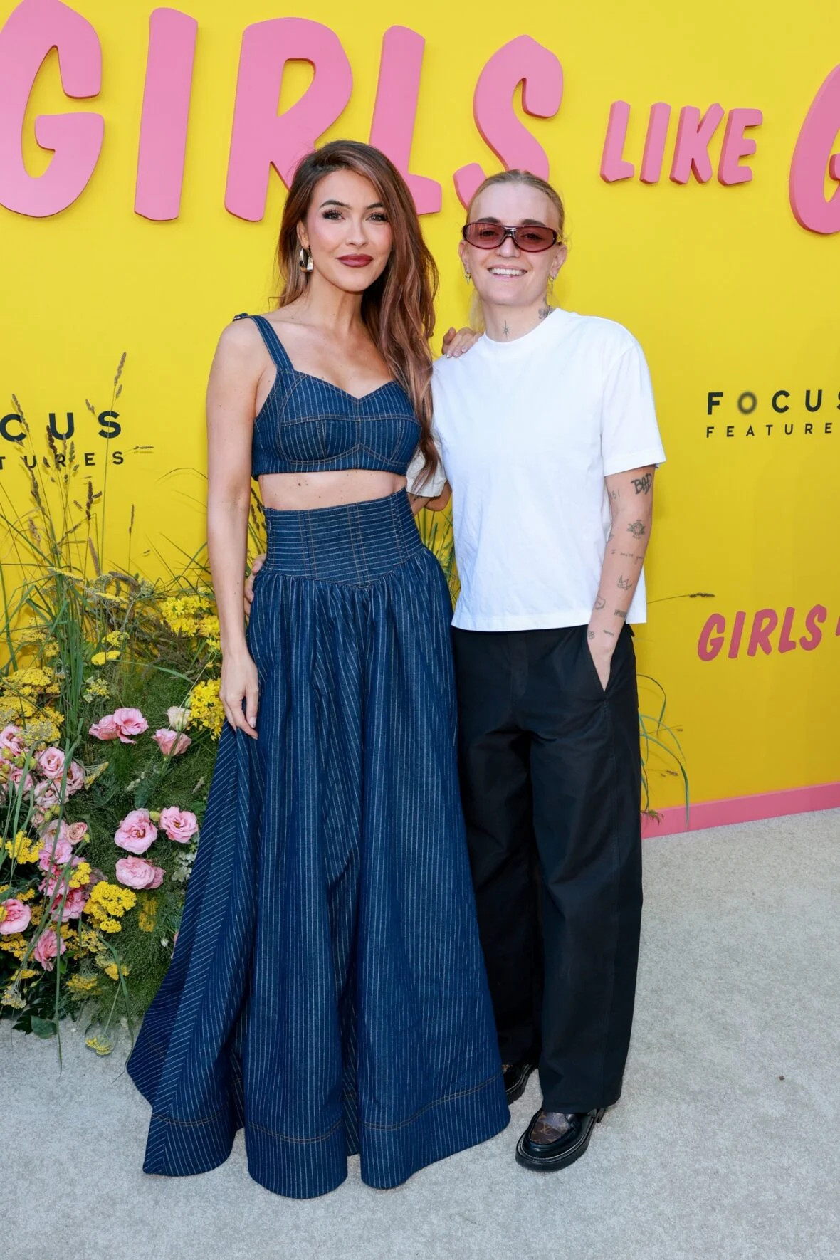 Chrishell Stause e G Flip na estreia de Girls Like Girls
