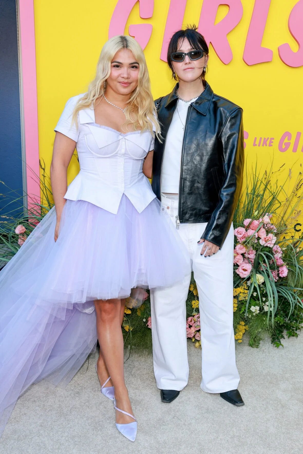 Hayley Kiyoko e Chelsea Cutler na estreia de Girls Like Girls