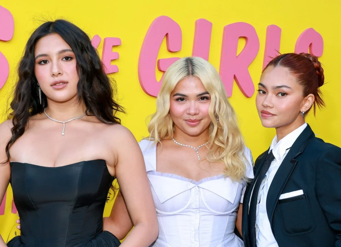 Maya da Costa, Hayley Kiyoko e Myra Molloy na estreia de Girls Like Girls