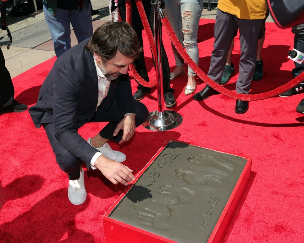 Javier Bardem em sua cerimônia de impressão de mão e pegada no TCL Chinese Theatre
