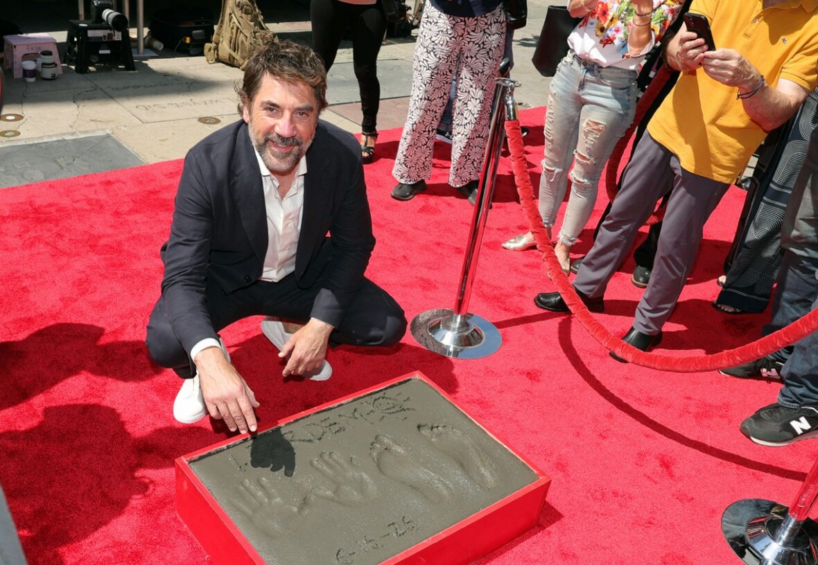 Javier Bardem em sua cerimônia de impressão de mão e pegada no TCL Chinese Theatre