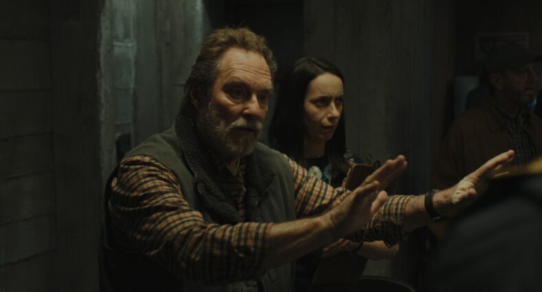 Stephen Root e Kate O'Flynn em foto para