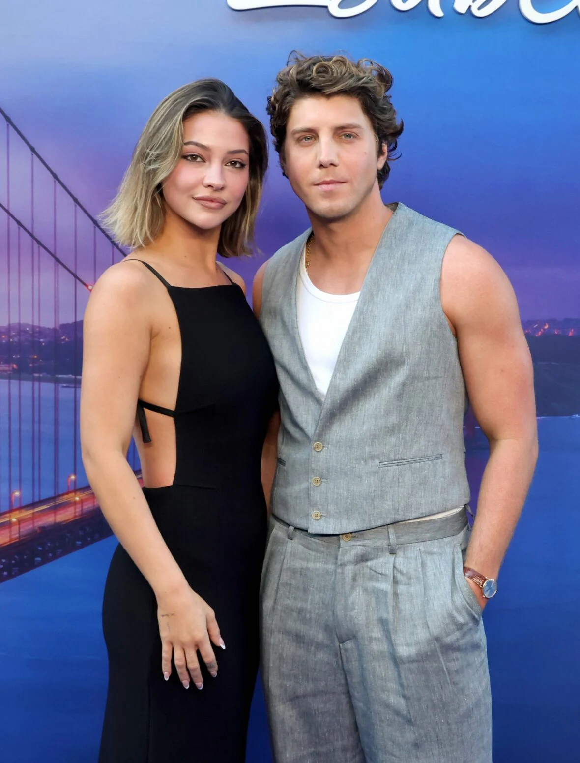 Madelyn Cline e Lukas Gage nas mensagens de voz para a estreia de Isabelle