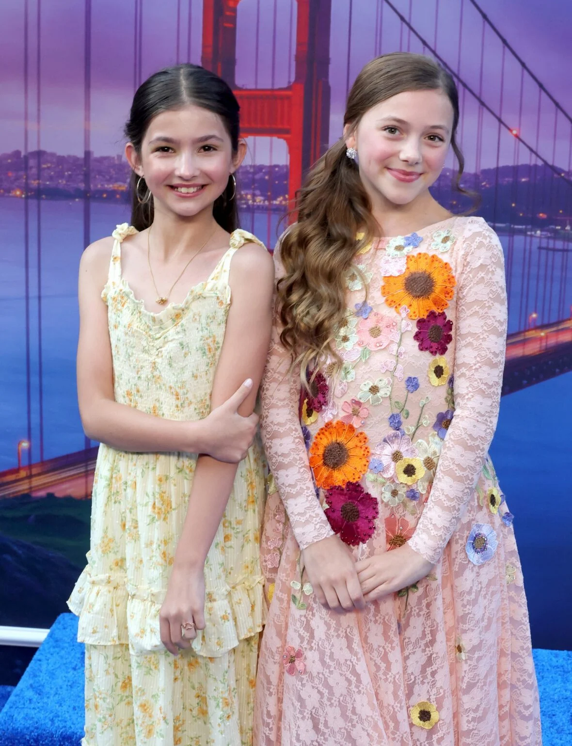 Iris Everly e Alice Comer nas mensagens de voz para a estreia de Isabelle