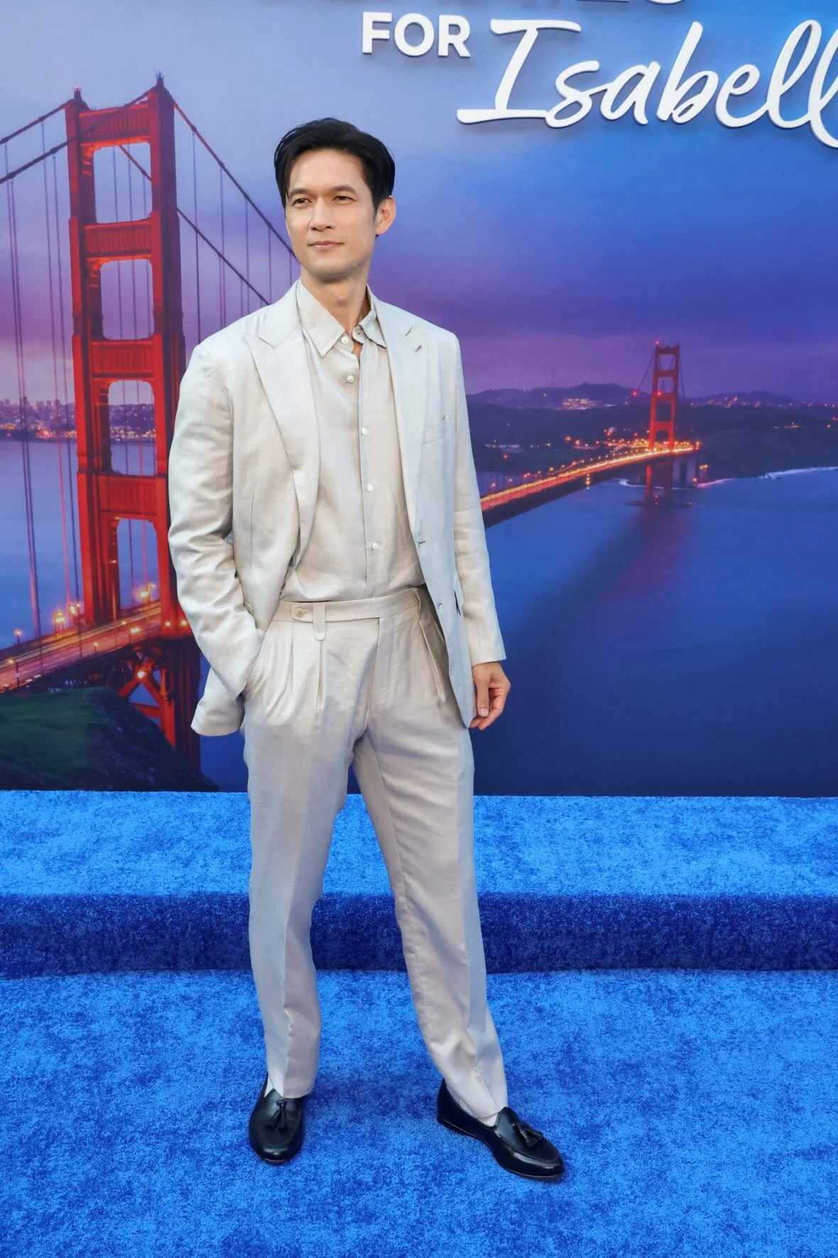 Harry Shum Jr na estreia do correio de voz para Isabelle