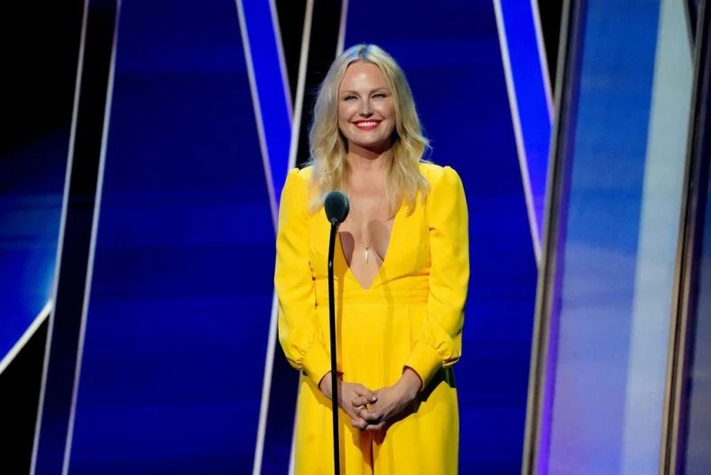 Malin Akerman se apresenta no Las Culturistas Culture Awards