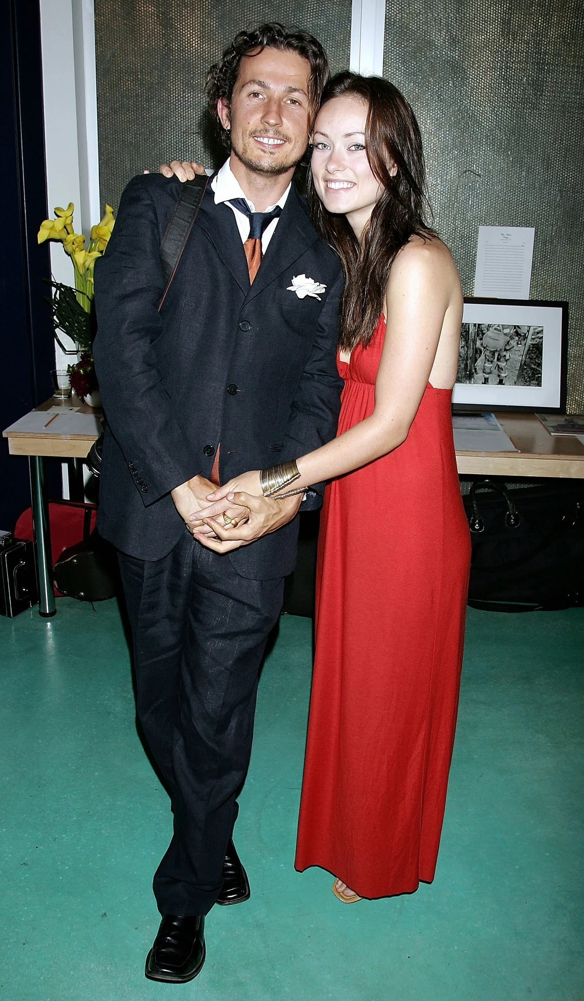 Olivia Wilde posa com o ex-marido Tao Ruspoli em foto retrógrada
