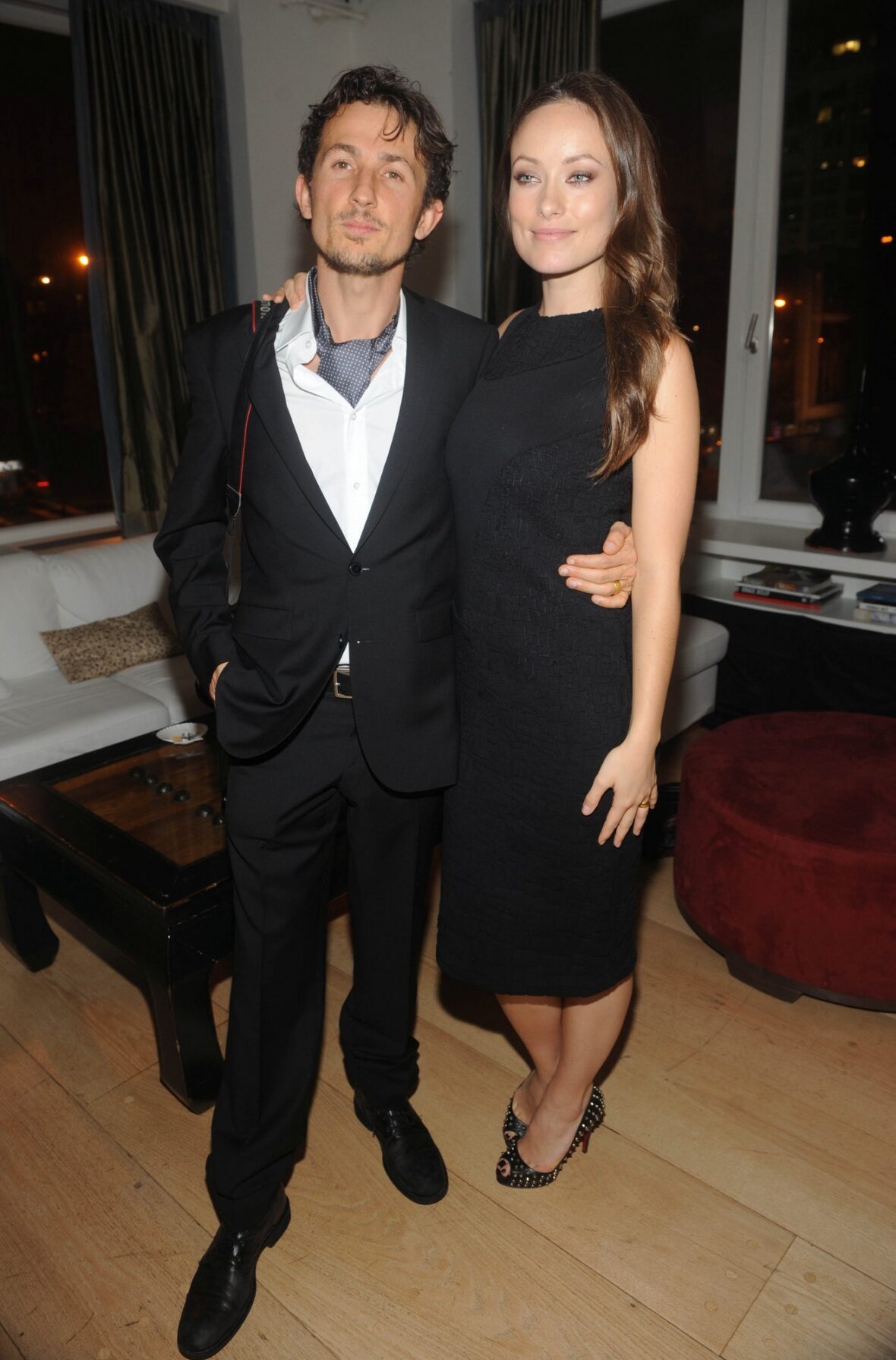 Olivia Wilde posa com o ex-marido Tao Ruspoli em foto retrógrada