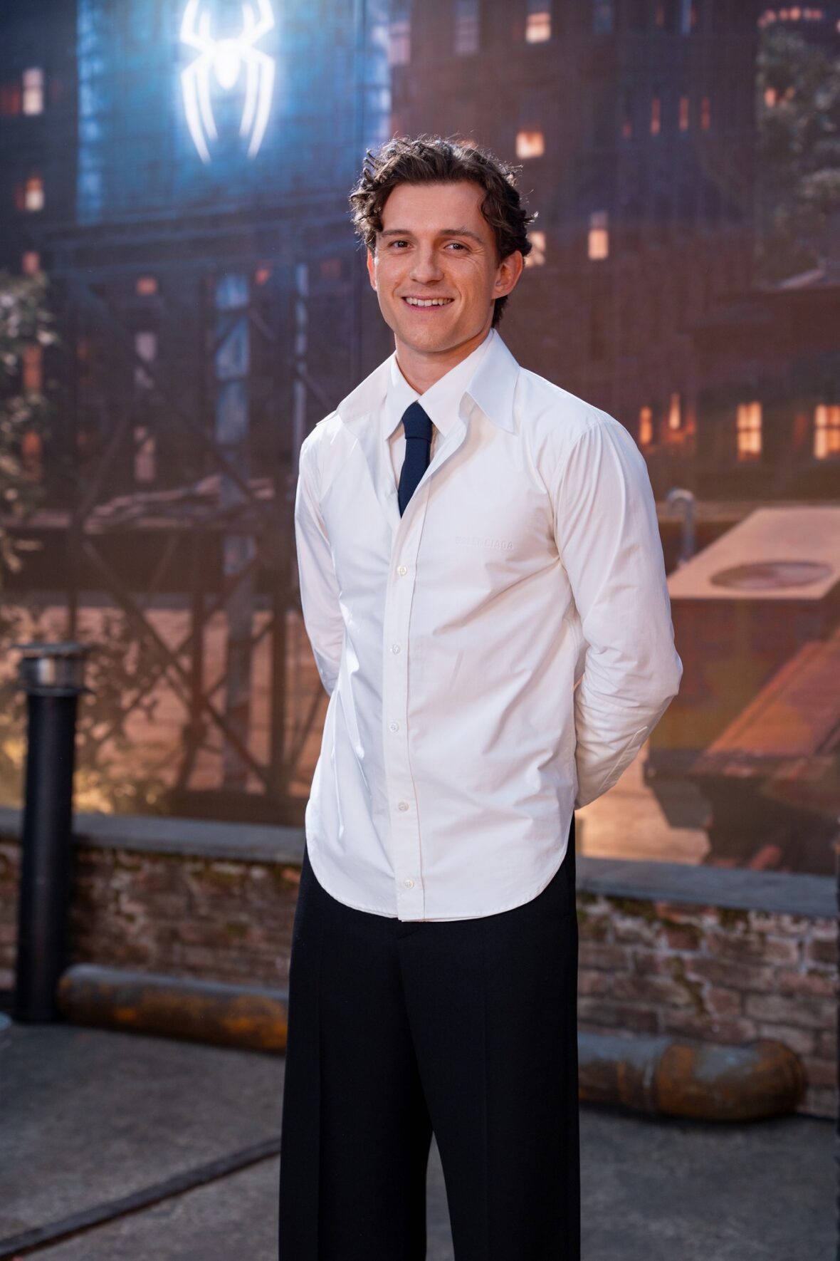 Tom Holland e Zendaya no evento de lançamento do trailer do Novo Dia do Homem-Aranha em Amsterdã