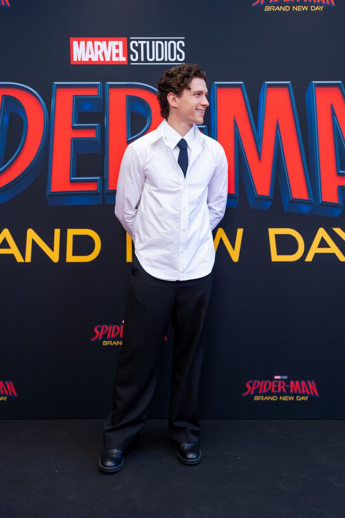 Tom Holland e Zendaya no evento de lançamento do trailer do Novo Dia do Homem-Aranha em Amsterdã