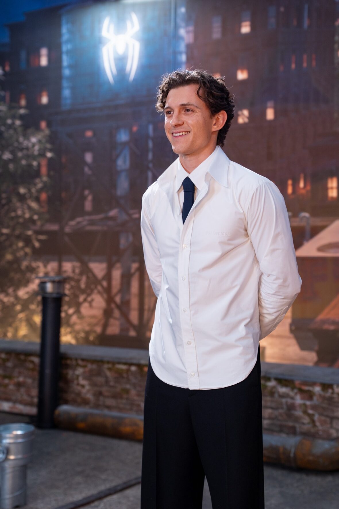 Tom Holland e Zendaya no evento de lançamento do trailer do Novo Dia do Homem-Aranha em Amsterdã