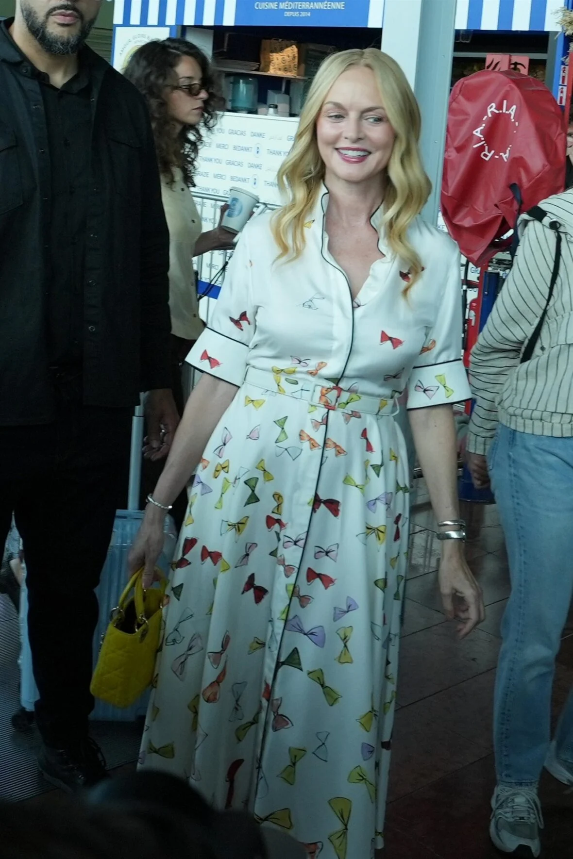 O elenco da White Lotus filma no aeroporto de Nice