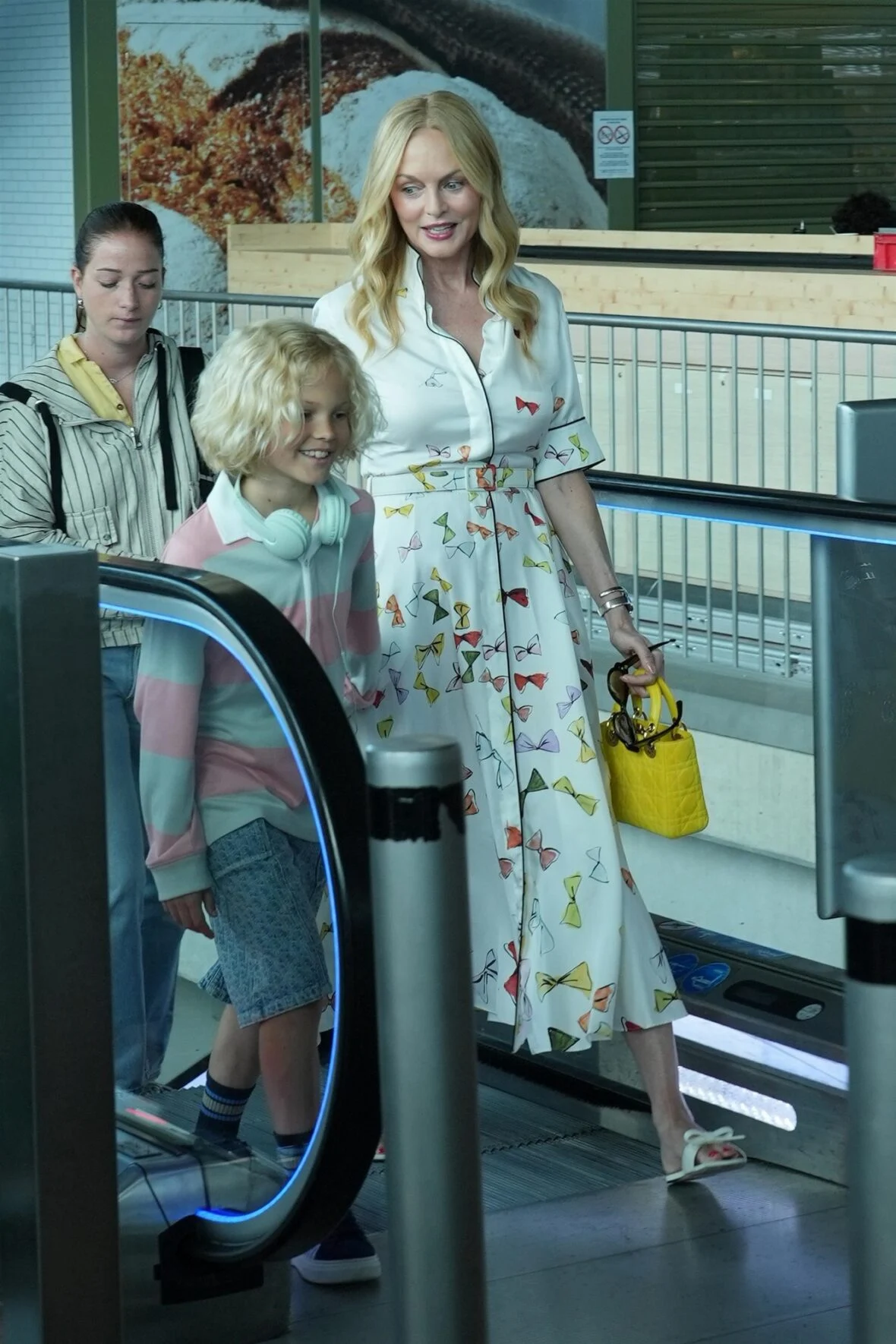 O elenco da White Lotus filma no aeroporto de Nice