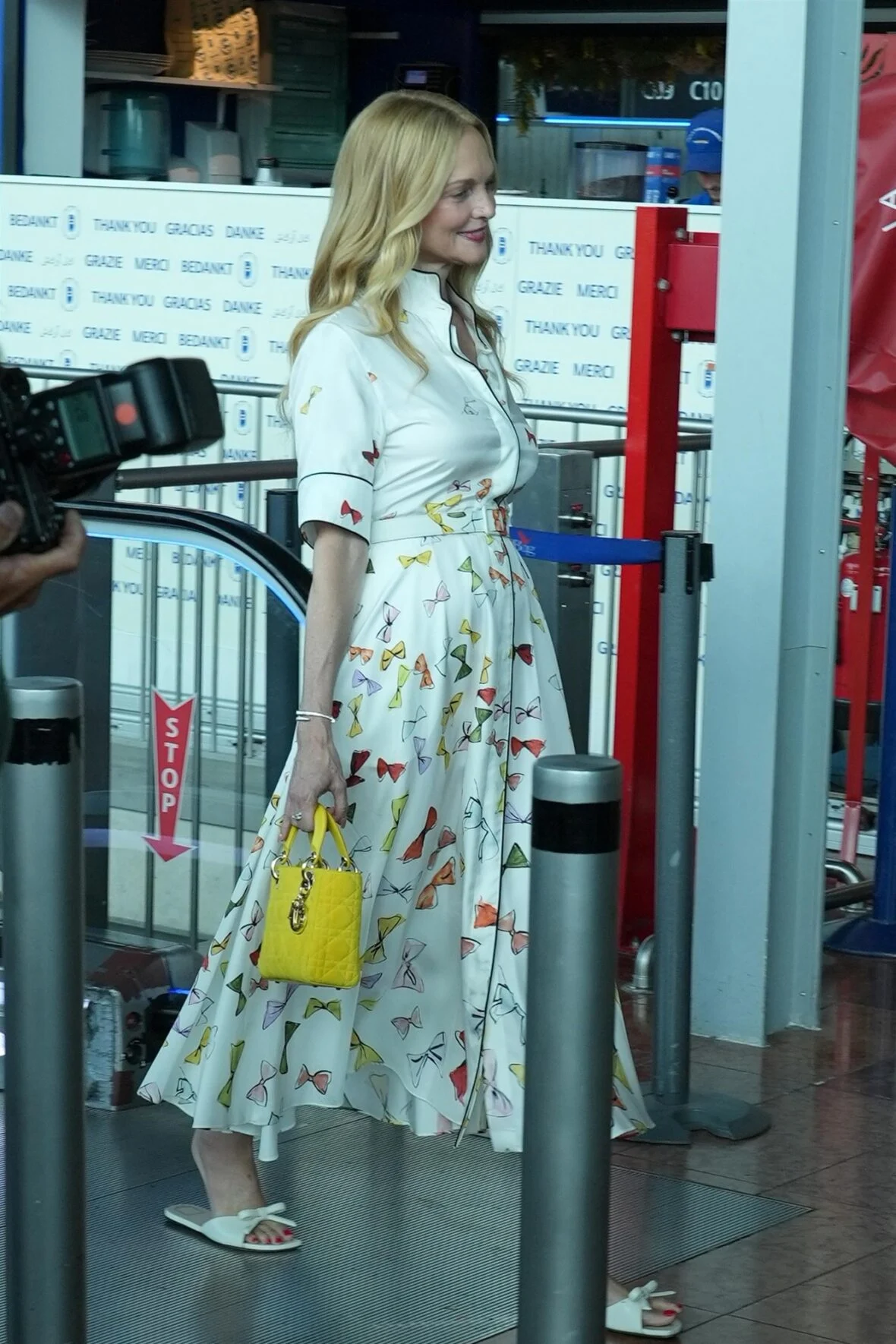 O elenco da White Lotus filma no aeroporto de Nice