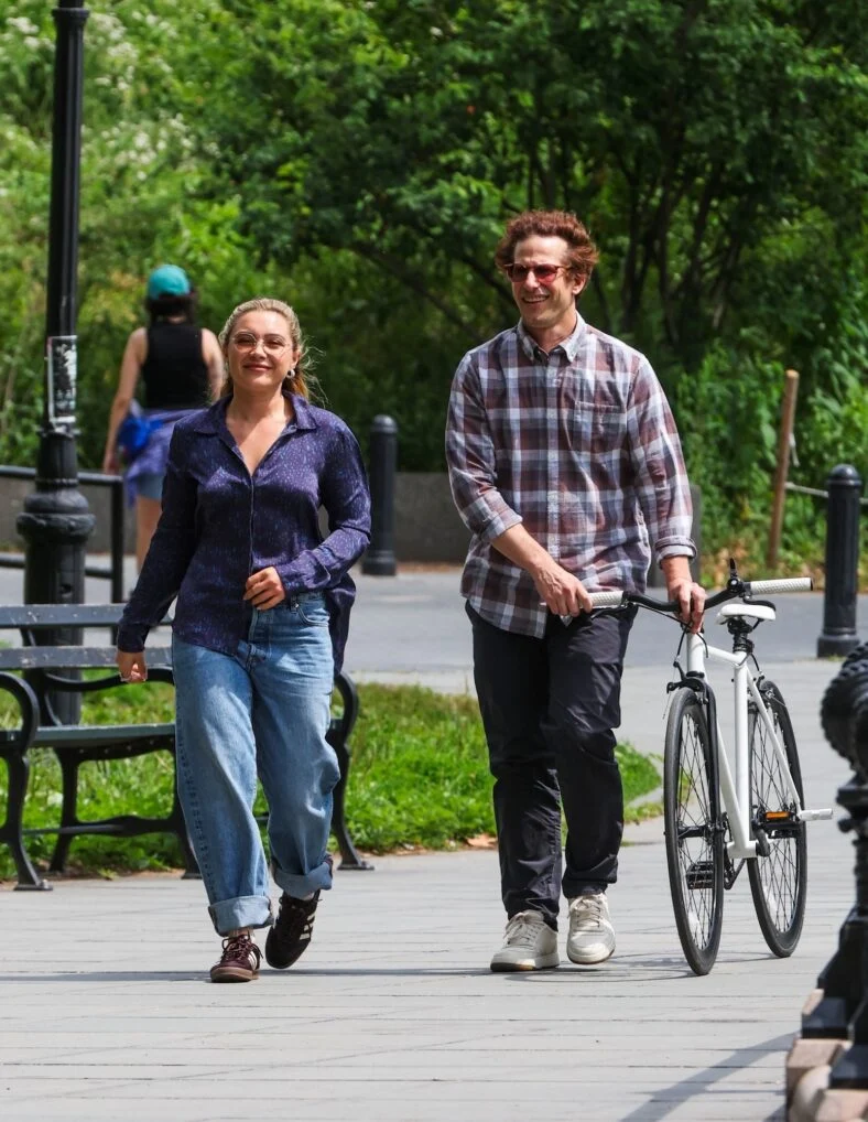 Florence Pugh e Andy Samberg filmando um novo filme 42,6 anos no Central Park