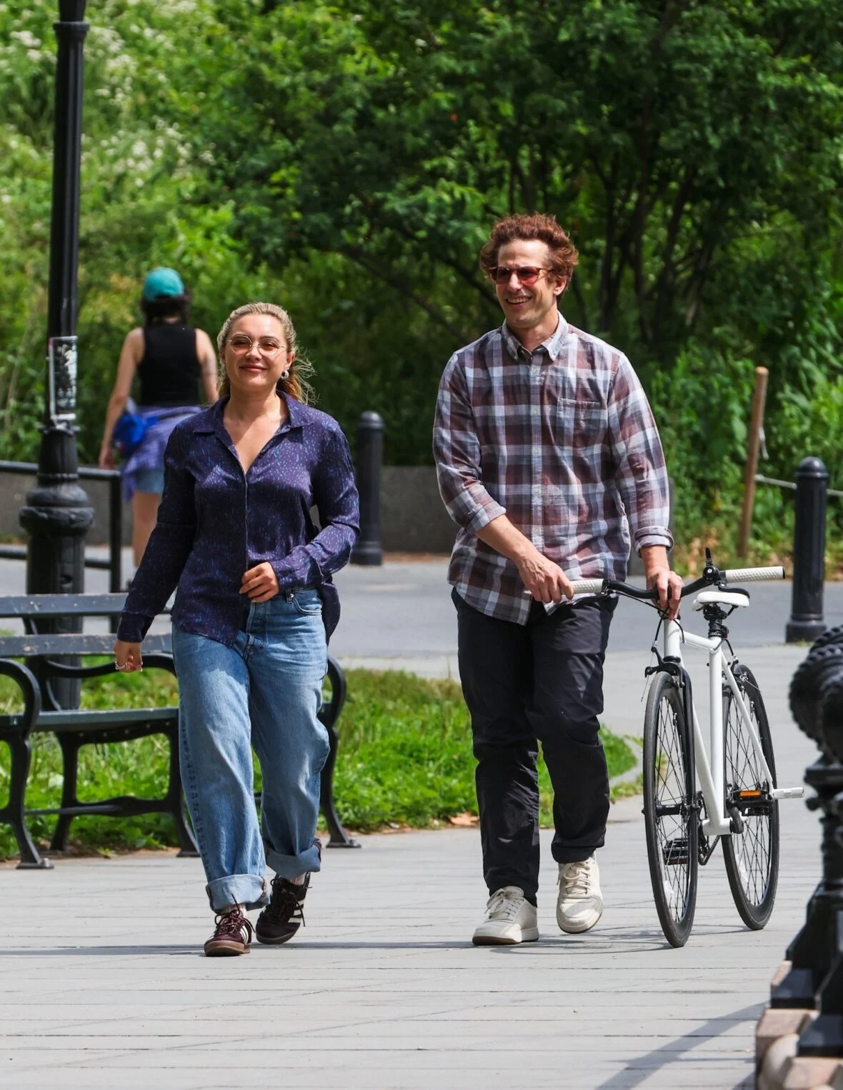 Florence Pugh e Andy Samberg filmando um novo filme 42,6 anos no Central Park