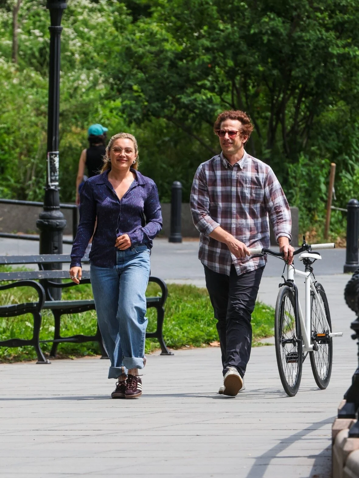 Florence Pugh e Andy Samberg filmando um novo filme 42,6 anos no Central Park