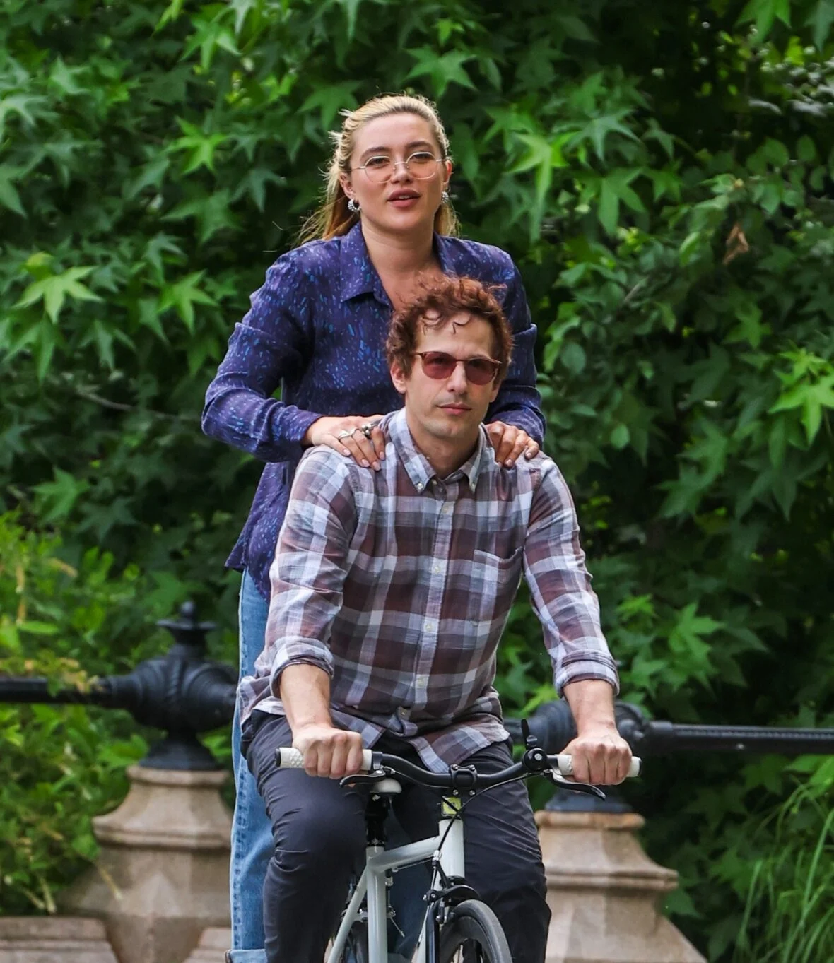 Florence Pugh e Andy Samberg filmando um novo filme 42,6 anos no Central Park