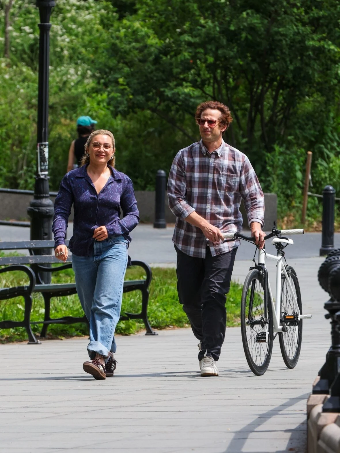 Florence Pugh e Andy Samberg filmando um novo filme 42,6 anos no Central Park