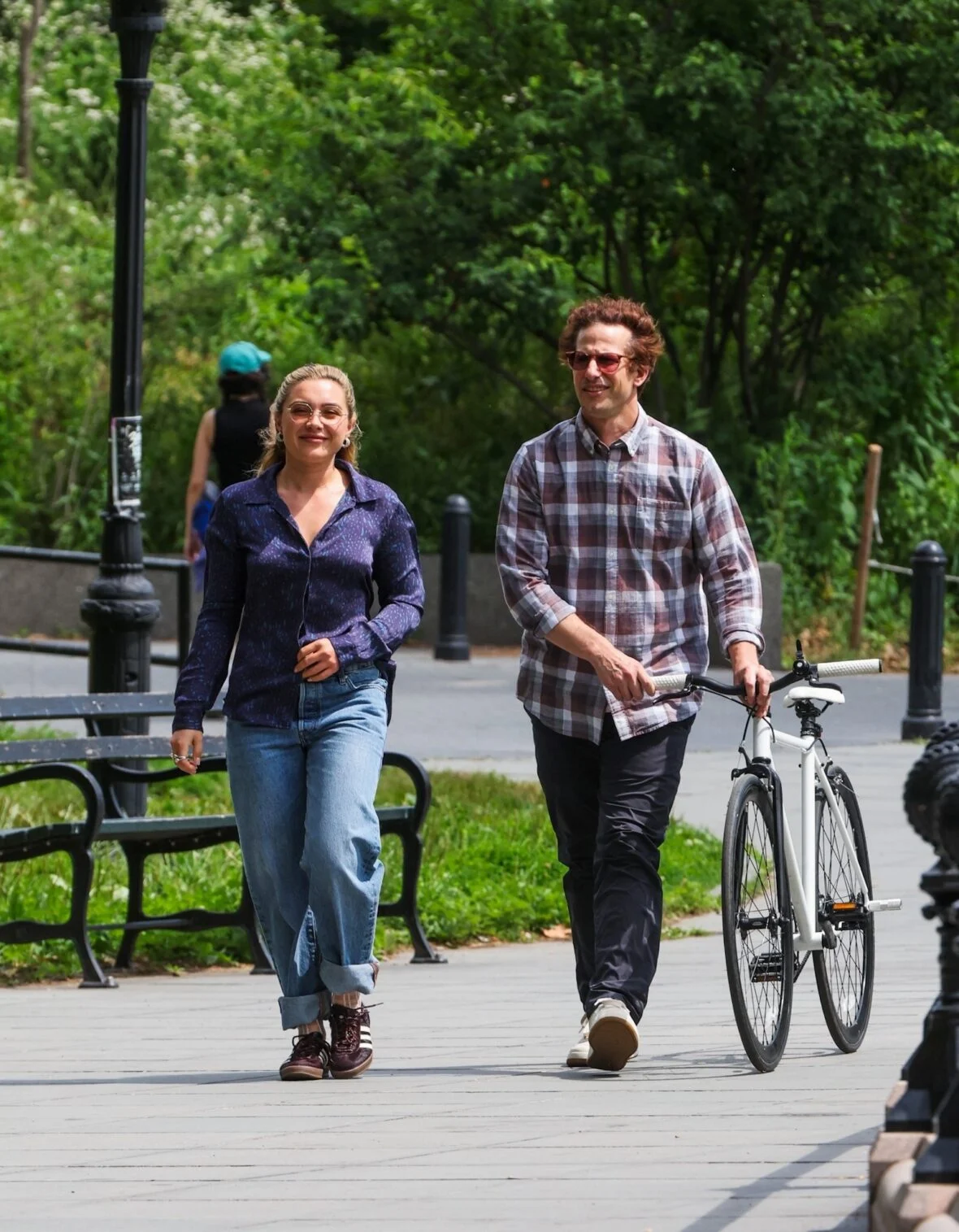 Florence Pugh e Andy Samberg filmando um novo filme 42,6 anos no Central Park
