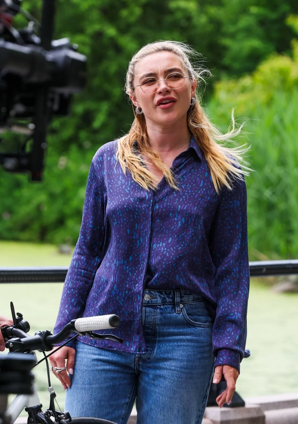 Florence Pugh e Andy Samberg filmando um novo filme 42,6 anos no Central Park