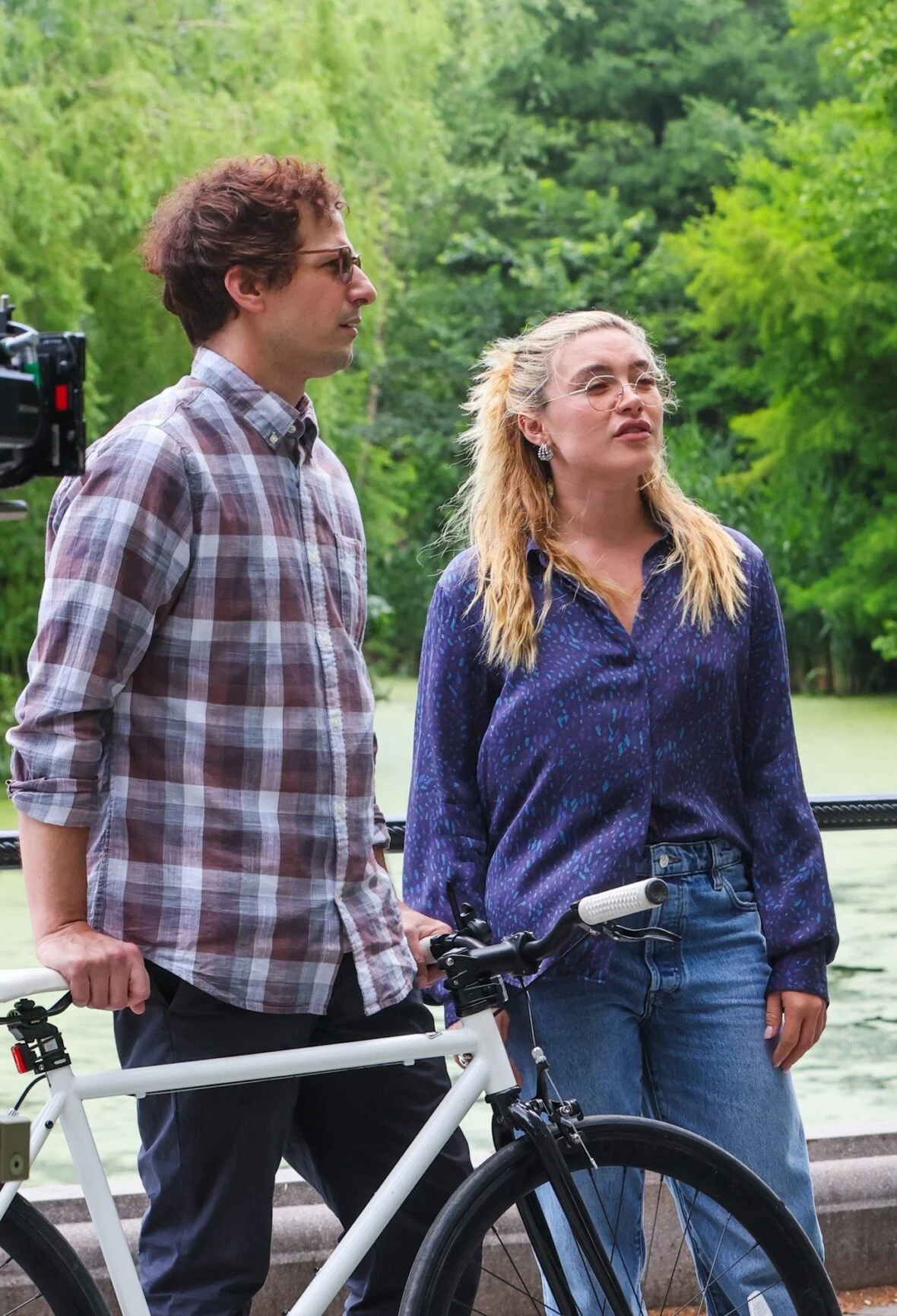 Florence Pugh e Andy Samberg filmando um novo filme 42,6 anos no Central Park