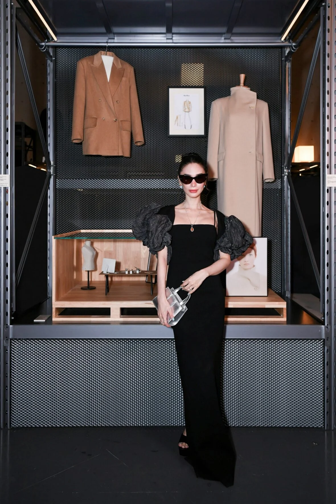 Heart Evangelista posa no desfile Max Mara em Xangai