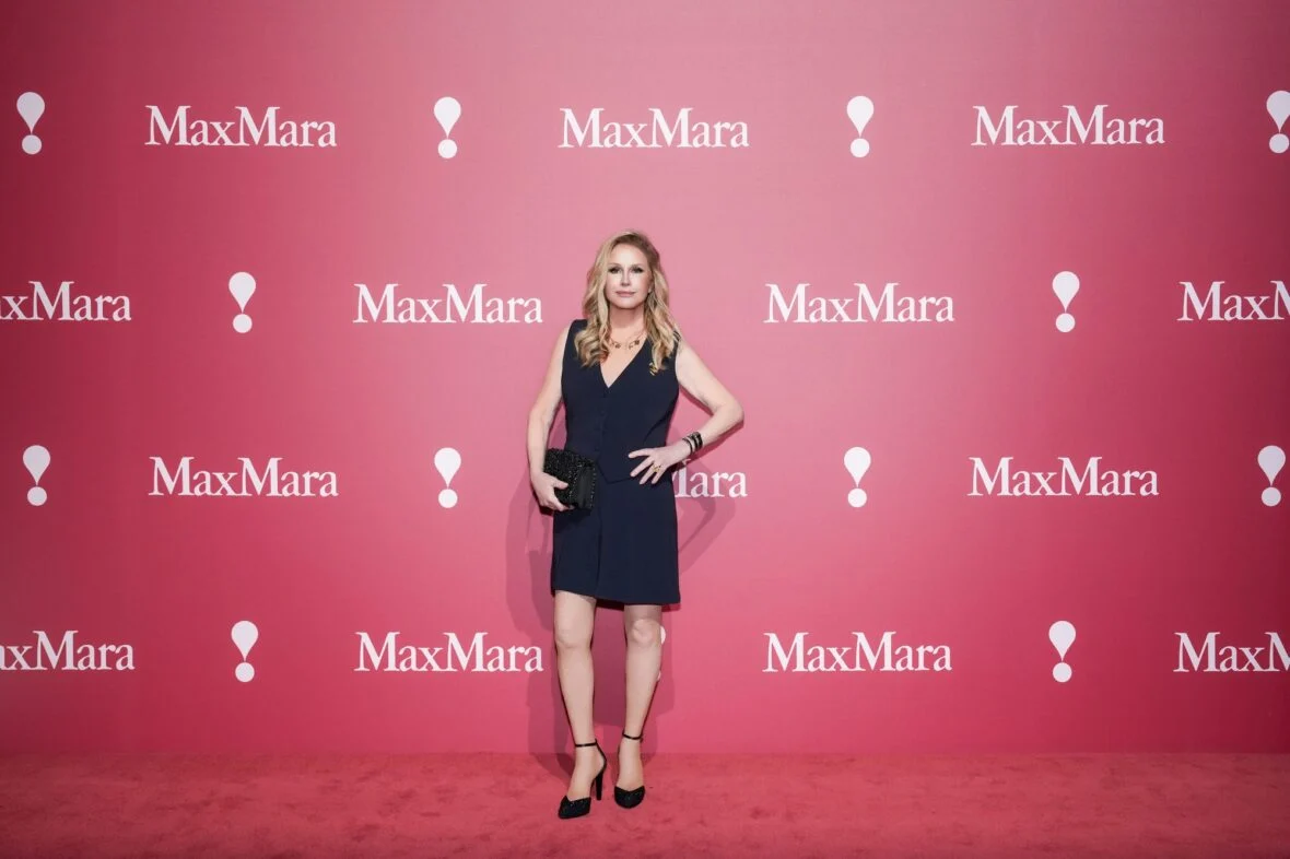 Kathy Hilton posa no desfile de moda Max Mara em Xangai