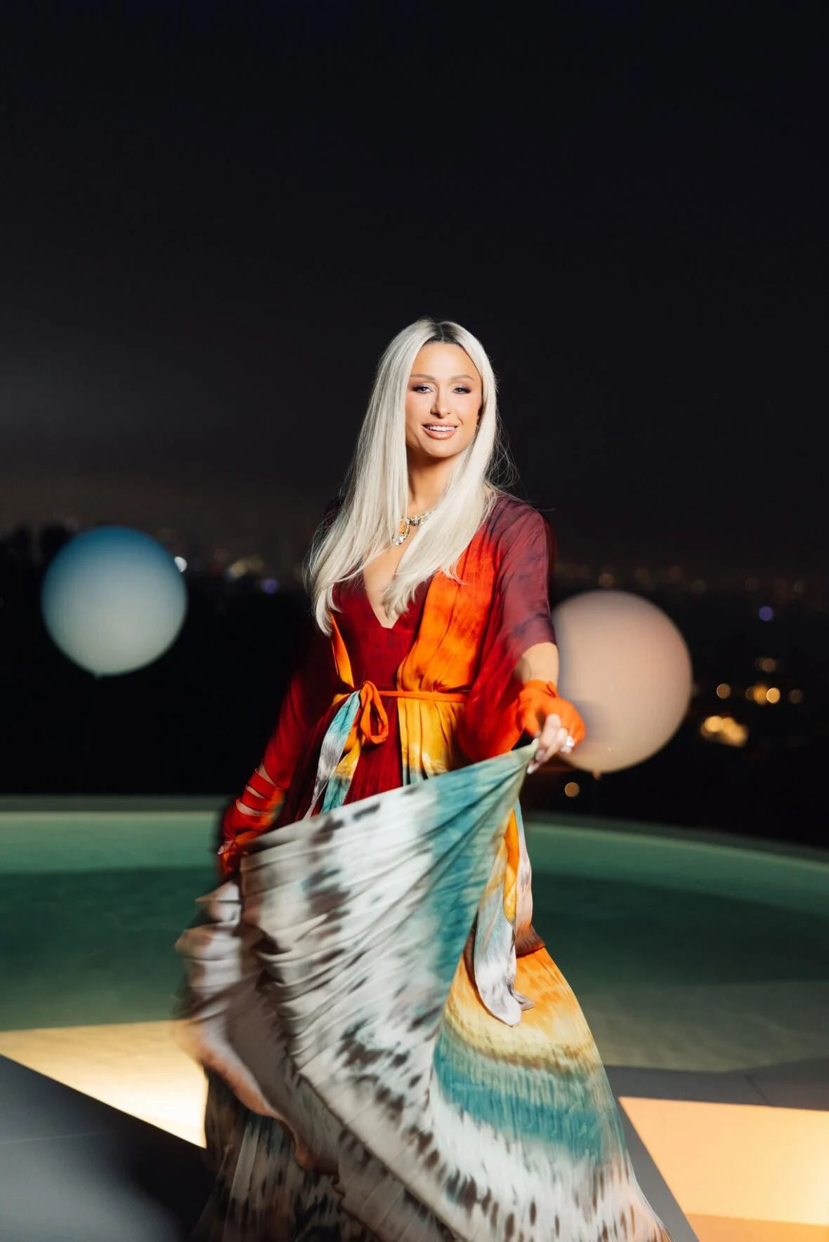 Celebridades participam do jantar WeMatter Pride oferecido por Vas J Morgan e Lucy Guo
