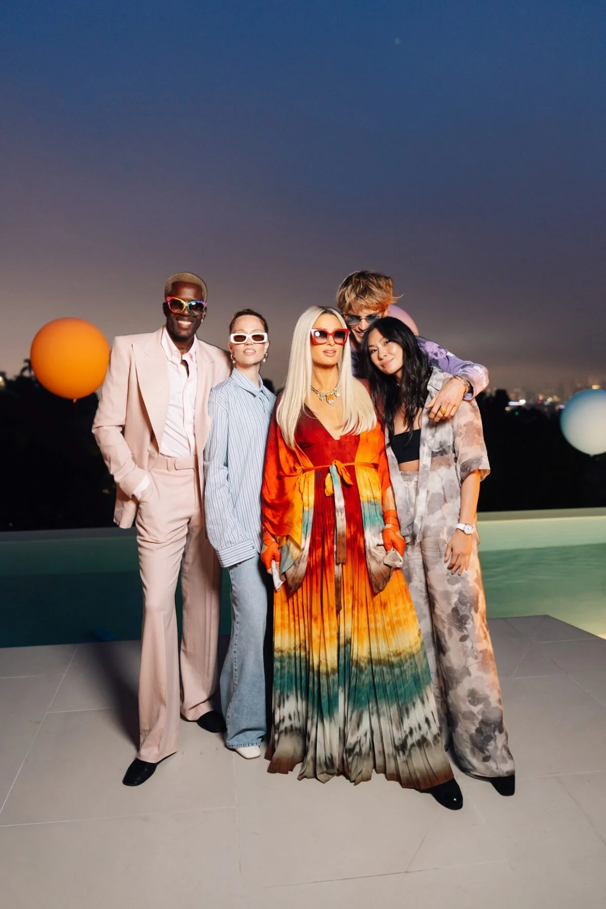 Celebridades participam do jantar WeMatter Pride oferecido por Vas J Morgan e Lucy Guo