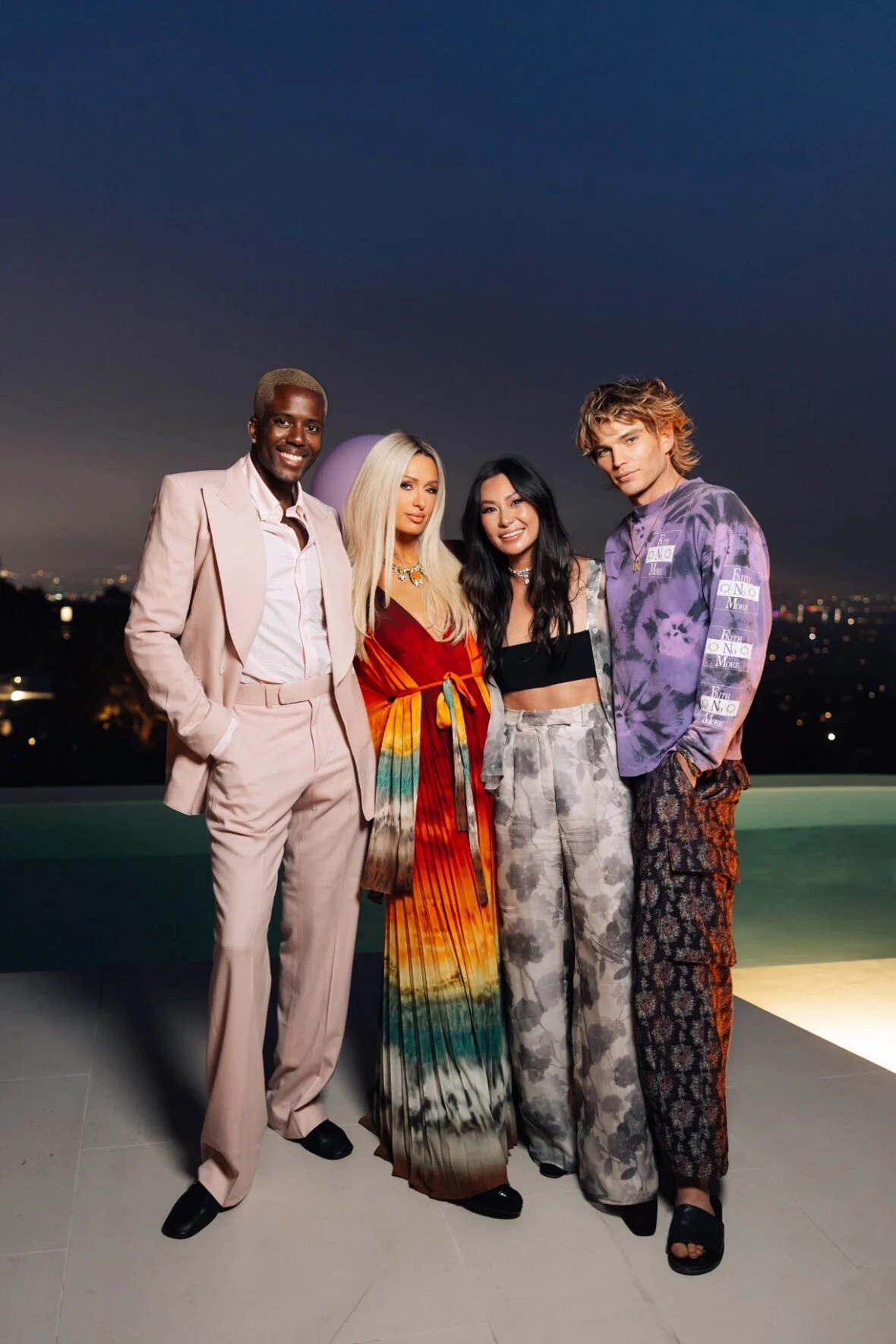 Celebridades participam do jantar WeMatter Pride oferecido por Vas J Morgan e Lucy Guo