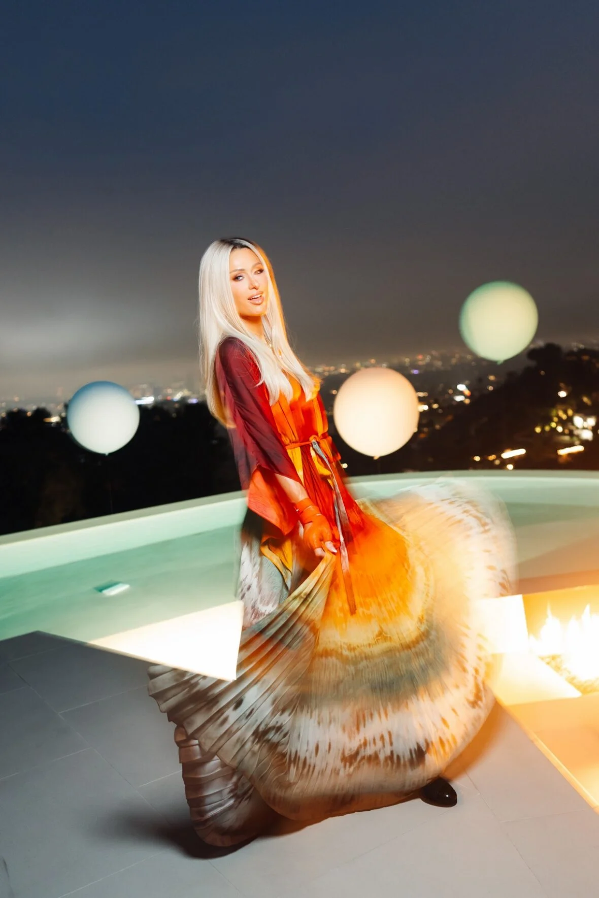 Celebridades participam do jantar WeMatter Pride oferecido por Vas J Morgan e Lucy Guo