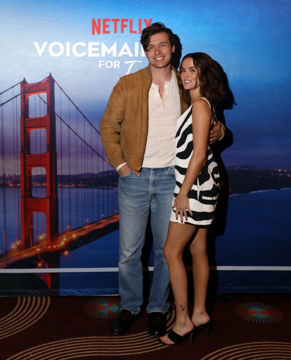 Nick Robinson e Zoey Deutch em mensagens de voz para exibição de Isabelle