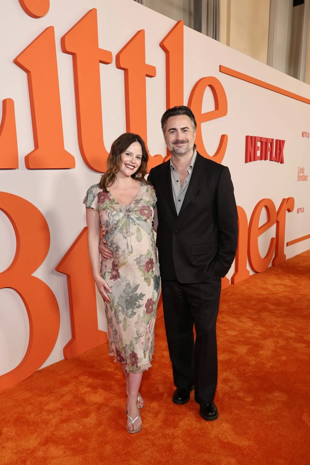 Dylan O'Brien e Sarah Ramos na estreia do filme Little Brother e depois da festa