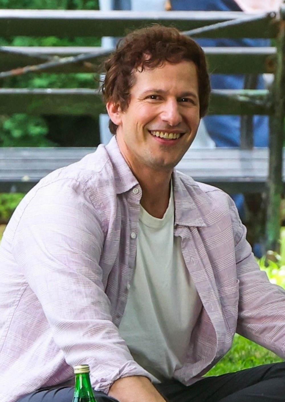 Andy Samberg e Florence Pugh no set de 42,6 anos