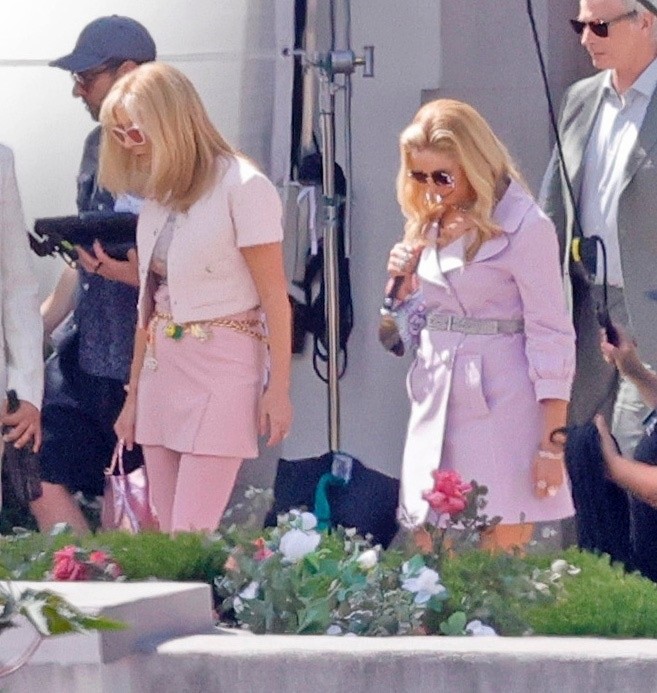 Elenco no set da sequência do filme de Romy e Michele, High School Reunion