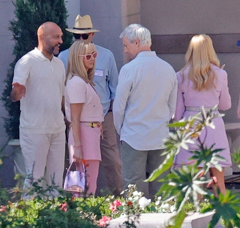 Elenco no set da sequência do filme de Romy e Michele, High School Reunion