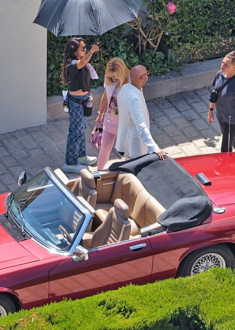 Elenco no set da sequência do filme de Romy e Michele, High School Reunion